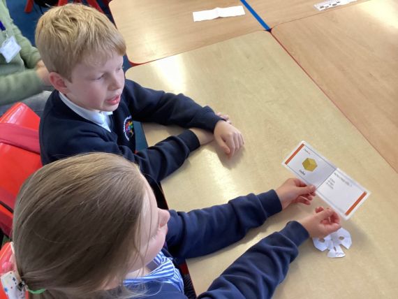 Year 5EH/CD Explore the World of 3D Shapes!